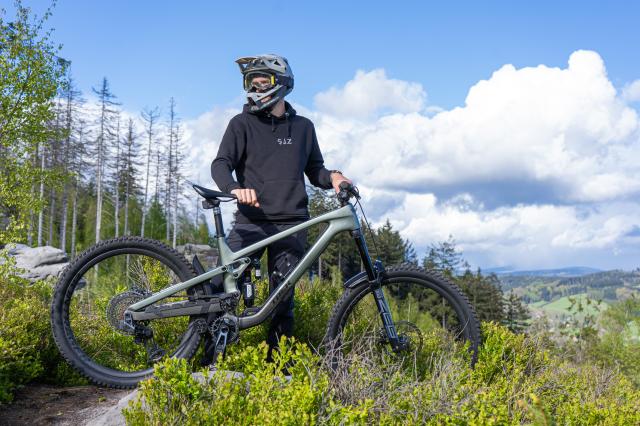 Trek Slash 9.9 je v tomto případě kolo, které zásadně převyšovalo schopnosti jezdce