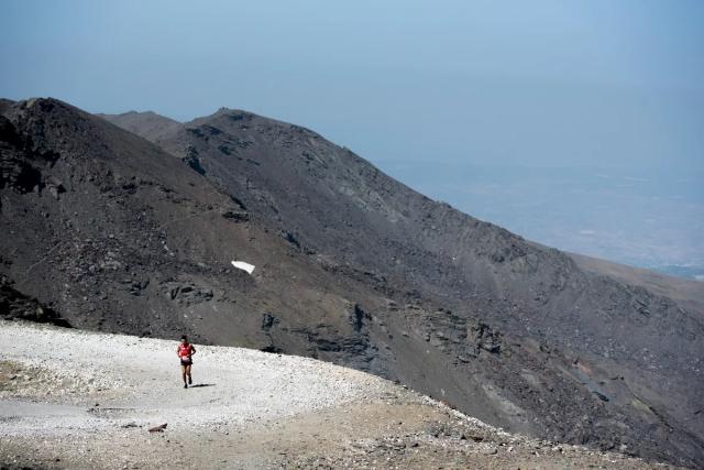 Povrch stoupání Pico Veleta se v posledních 6 kilometrech změní z asfaltu na štěrk