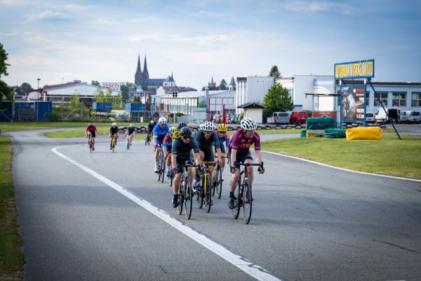 Autodrom ve Vysokém Mýtě patřil cyklistům. Roli favorita potvrdil Pavel Šumpík