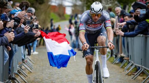 Hotovo, obhájeno! Mathieu van der Poel dominoval na E3 Saxo Classic!