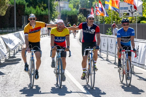 L'Eroica 2026: junioři přesednou na veterány, karbon nech doma