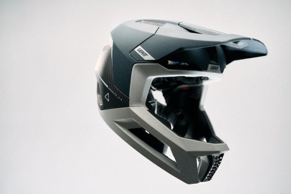 Leatt Gravity 5.0: ultralehká integrální helma s BOA systémem a top ochranou