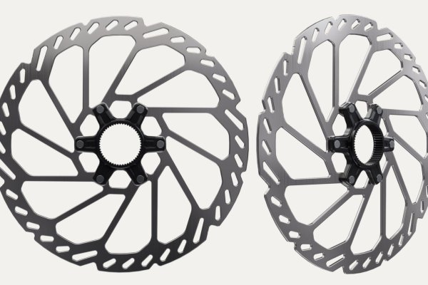 Sbohem podložkám a 203mm kotoučům. Shimano představuje nové 200 a 220mm kotouče