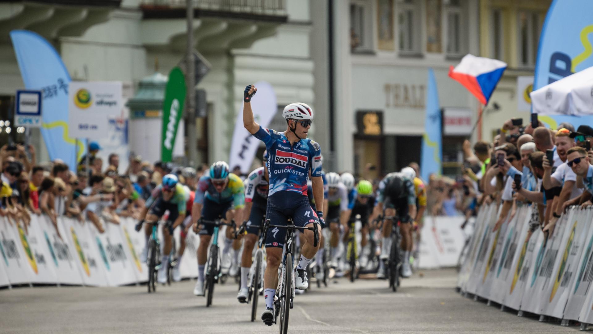 Czech Tour začala hromadným dojezdem: Lamperti nedal soupeřům šanci!